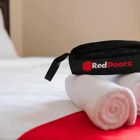 Reddoorz Near Baclay Drive Super Metro