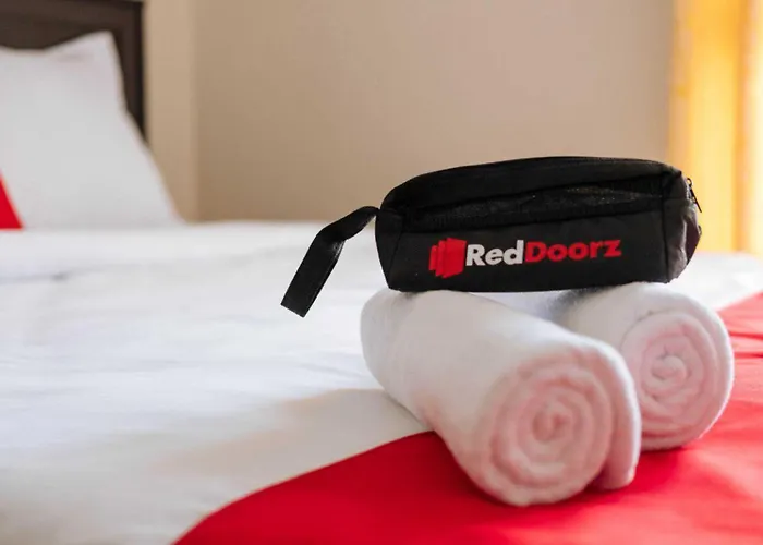 Reddoorz Near Baclay Drive Super Metro 3*