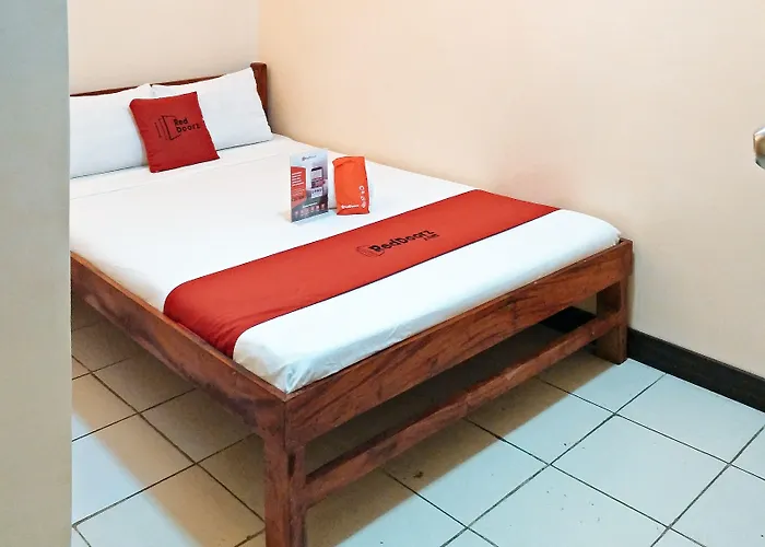 Herberg Reddoorz Near Baclay Drive Super Metro 3*