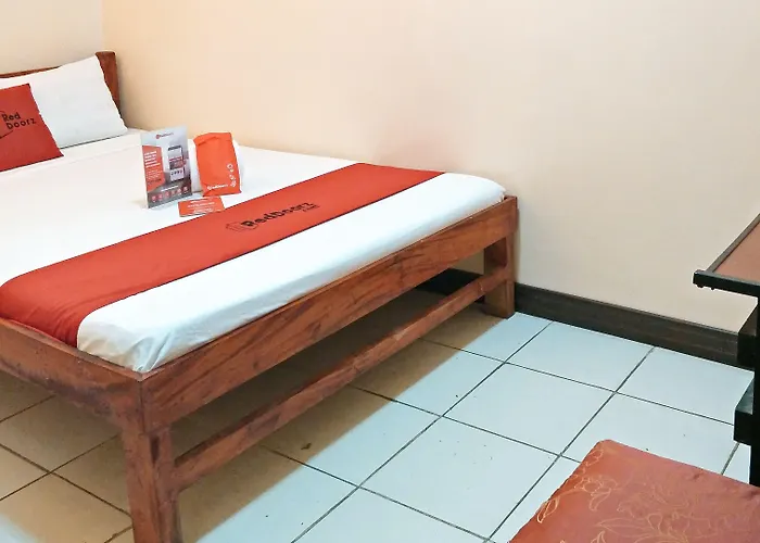 Herberg Reddoorz Near Baclay Drive Super Metro